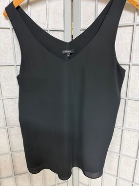RW&CO. Black V-Neck Sleeveless Shell Top